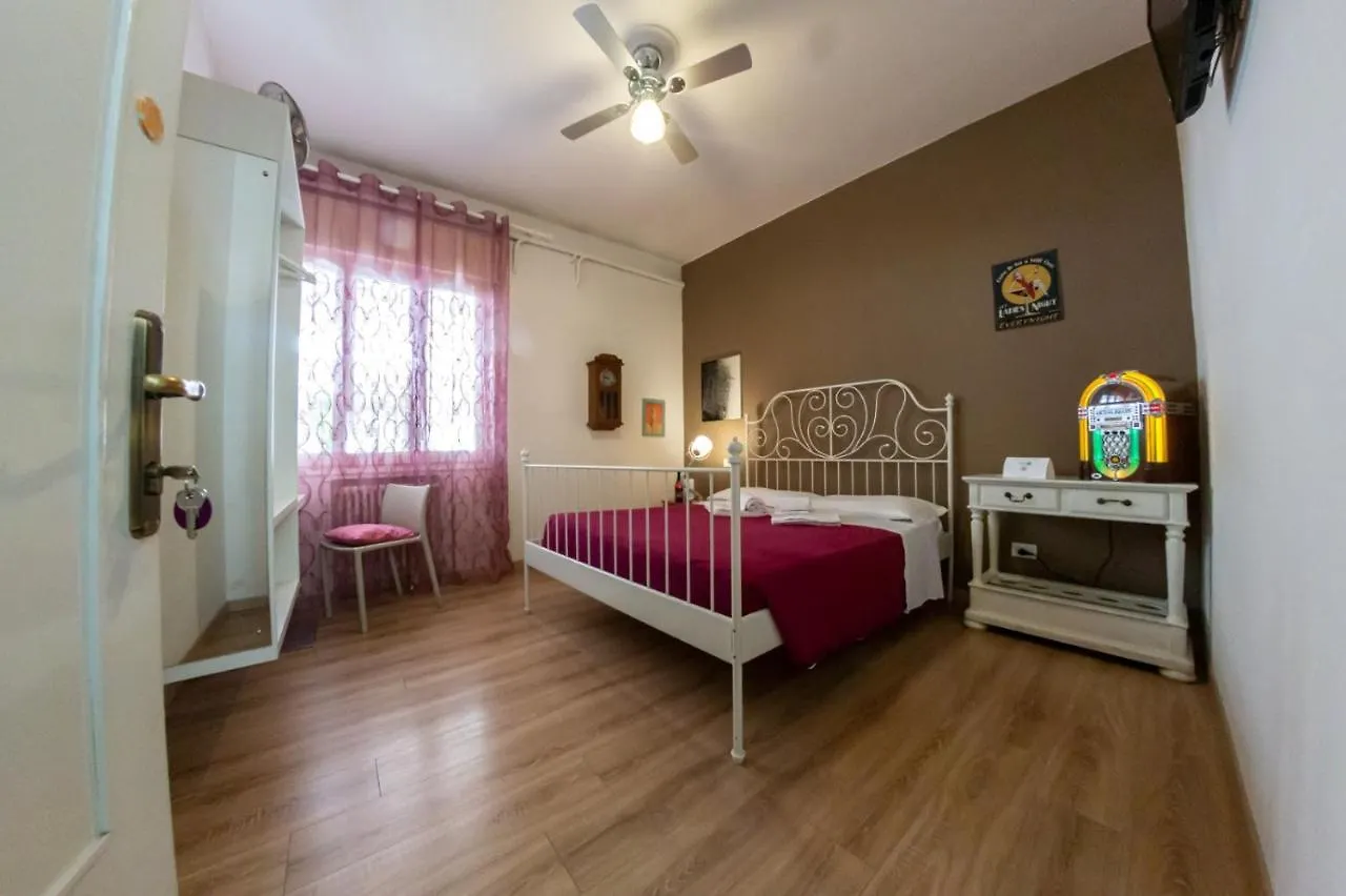 B&B Madam טרוויסו 3*,  איטליה